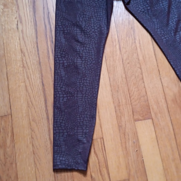 NWT Layer 8 Croc-Look Leggings ■ Size M - Picture 14 of 16